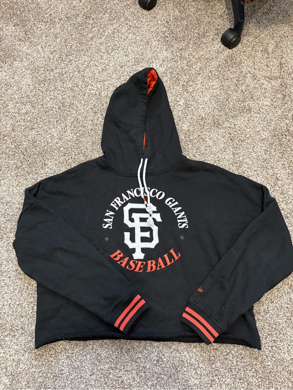 Women’s Cropped New Era Giants Hoodie
